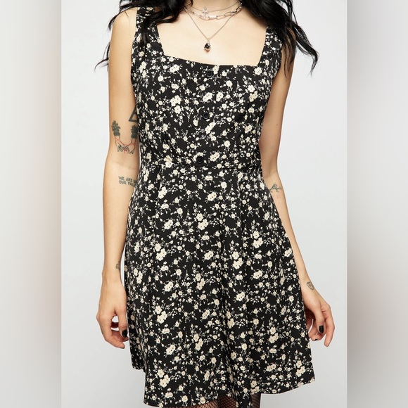 MSRP $54 EUC US 6 DISTURBIA Dryad Floral Button Mini Dress - Picture 2 of 6